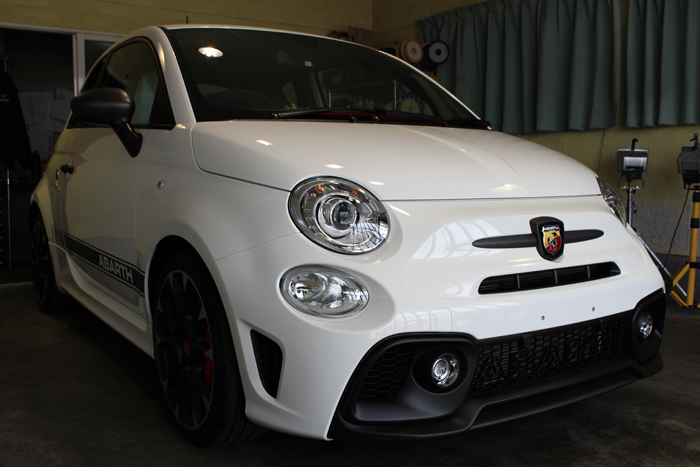 1704abarth595_3.jpg