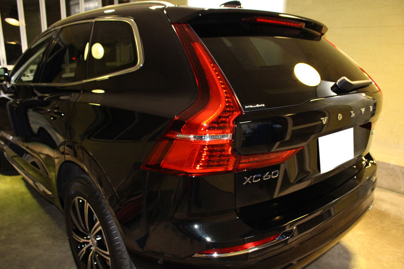 1803volvoxc60_6.jpg